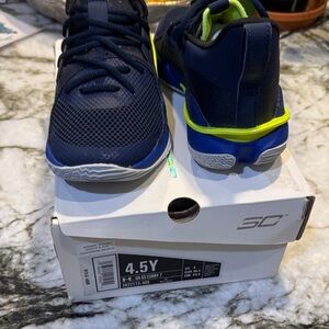 Under Armour Kids Navy and Neon GS Curry 7